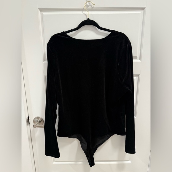 Good American Black Velvet V-Neck Long Sleeve Bodysuit - Picture 5 of 6